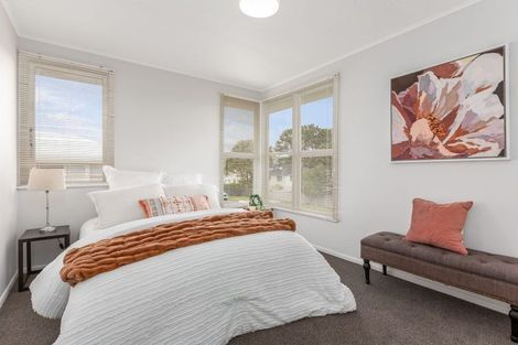 Photo of property in 32 Beauzami Crescent, Ascot Park, Porirua, 5024