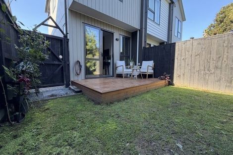 Photo of property in 4/47 Beach Road, Te Atatu Peninsula, Auckland, 0610