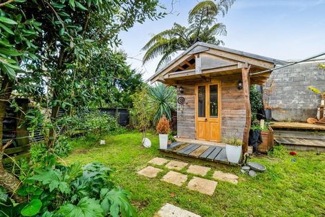 Photo of property in 34 Endeavour Street, Marfell, New Plymouth, 4310