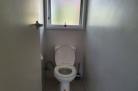 Photo of property in 4/11a Bayside Avenue, Te Atatu Peninsula, Auckland, 0610