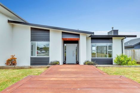 Photo of property in 27 Silicon Way, Fitzherbert, Palmerston North, 4410