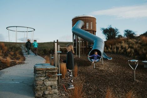 Photo of property in 9 Plough Street, Jacks Point, 9371