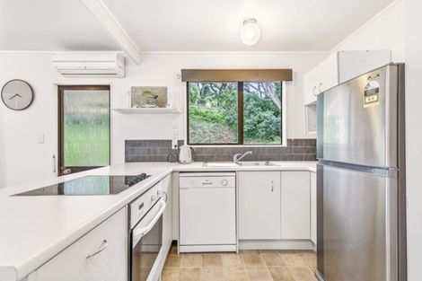 Photo of property in 72a Newlands Road, Newlands, Wellington, 6037