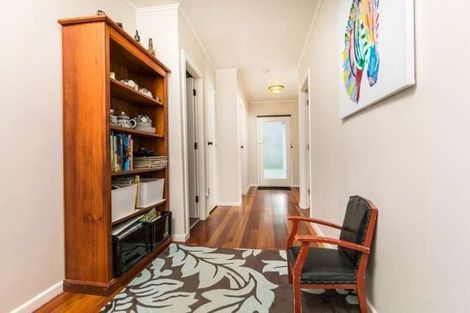 Photo of property in 100 Lincoln Park Avenue, Massey, Auckland, 0614