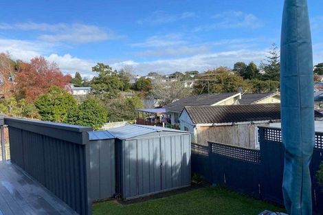 Photo of property in 2/11 Heather Place, Sunnynook, Auckland, 0620