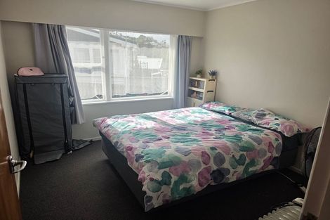 Photo of property in 3 Merritt Way, Newlands, Wellington, 6037