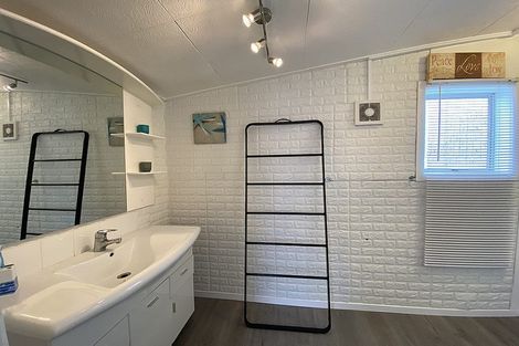 Photo of property in 3 Preston Street, Eltham, 4322