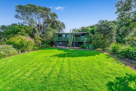 Photo of property in 1736 East Coast Road, Whakatiwai, Miranda, 2473