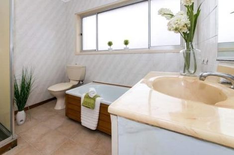 Photo of property in 7 Kurnell Drive, Botany Downs, Auckland, 2010