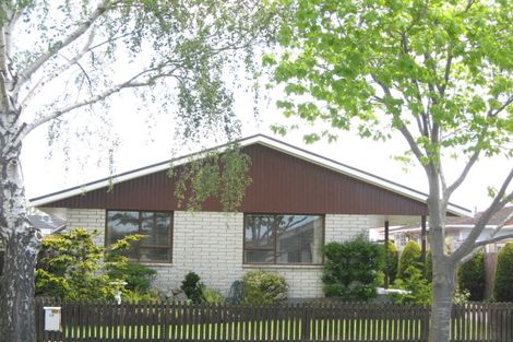 Photo of property in 17 Salford Avenue, Redwood, Christchurch, 8051