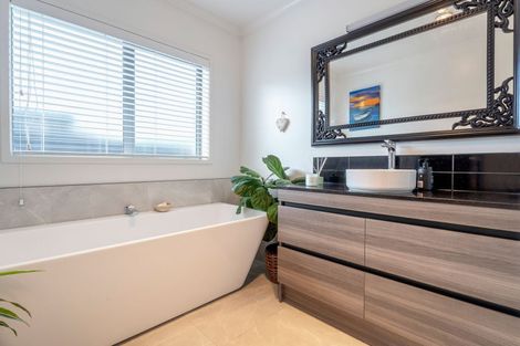 Photo of property in 325 Cook Drive, Whitianga, 3510