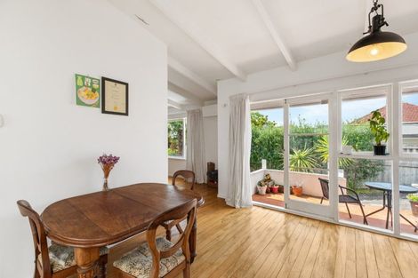 Photo of property in 2/199 Titirangi Road, Titirangi, Auckland, 0604