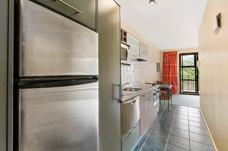 Photo of property in Atrium Towers, 6q/154 The Terrace, Wellington Central, Wellington, 6011