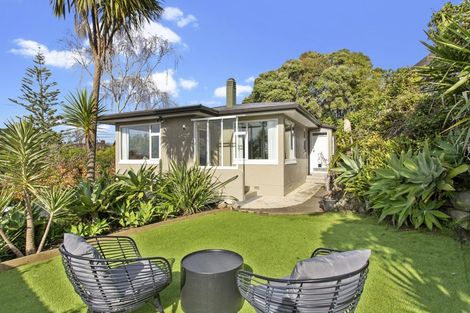Photo of property in 2 Fairmount Road, Titirangi, Auckland, 0604