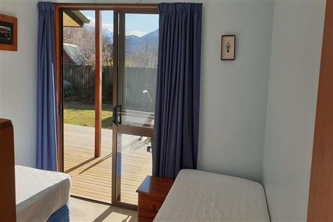 Photo of property in 152 Beacon Point Road, Wanaka, 9305