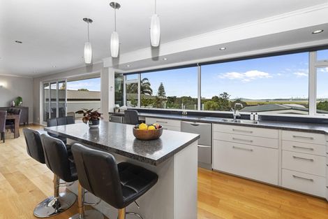 Photo of property in 34 Covil Avenue, Te Atatu South, Auckland, 0610