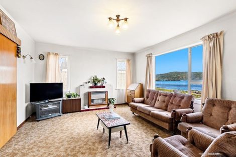 Photo of property in 63 Breaker Bay Road, Breaker Bay, Wellington, 6022