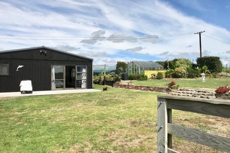 Photo of property in 72 Mountain Road, Sentry Hill, New Plymouth, 4373