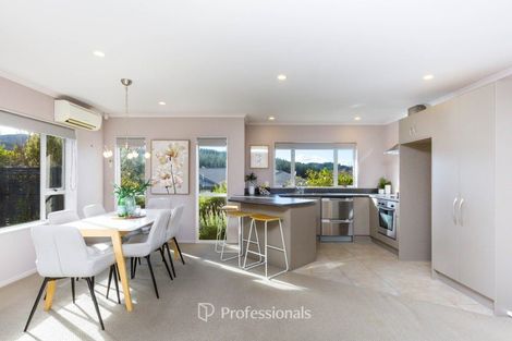 Photo of property in 10 Mcewen Crescent, Riverstone Terraces, Upper Hutt, 5018