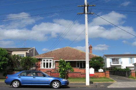 Photo of property in 39 Milford Road, Milford, Auckland, 0620