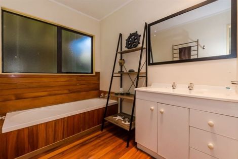 Photo of property in 13 Trig Hill Terrace, Waikanae Beach, Waikanae, 5036