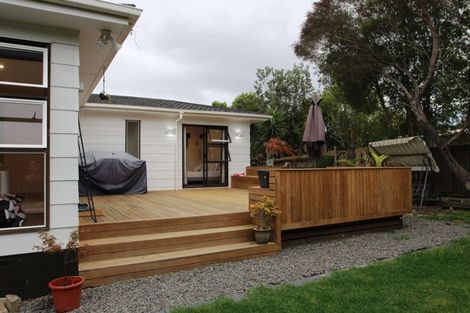 Photo of property in 17 St Catherine Crescent, West Harbour, Auckland, 0618