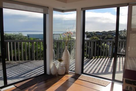 Photo of property in 2/1001 Beach Road, Torbay, Auckland, 0630
