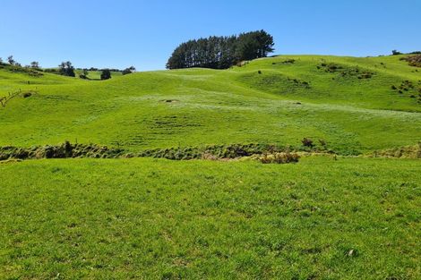 Photo of property in 629 South Road, Omata, New Plymouth, 4374