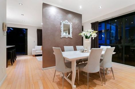 Photo of property in 19 Springvale Drive, Fairview Heights, Auckland, 0632