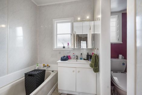 Photo of property in 2 Keays Road, Avenues, Whangarei, 0110