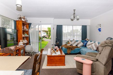 Photo of property in 17 Mccallum Street, Dannevirke, 4930