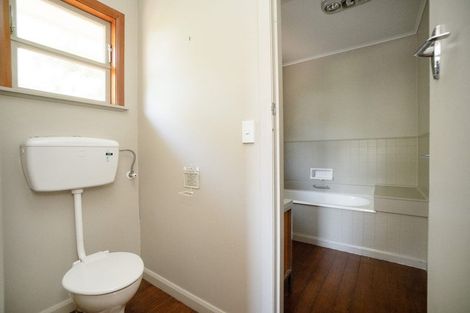 Photo of property in 6 Lowestoft Place, West End, Palmerston North, 4412