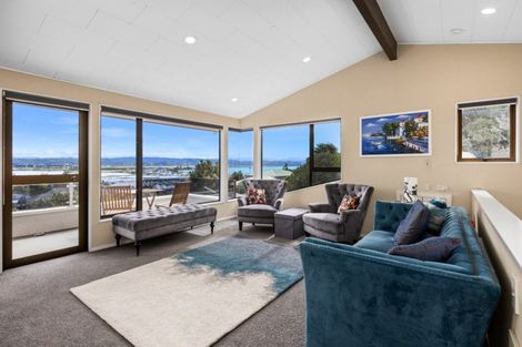 Photo of property in 8 Denholm Road, Hospital Hill, Napier, 4110