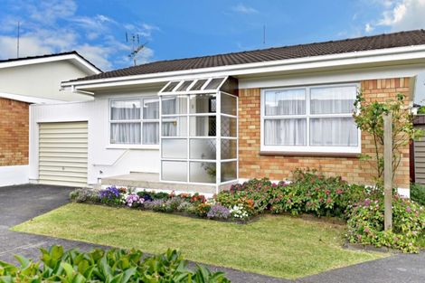 Photo of property in 2/4 Menary Street, Papakura, 2110