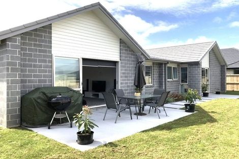 Photo of property in 19 Naeo Close, Papamoa Beach, Papamoa, 3118