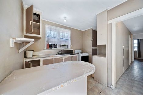 Photo of property in 3 Cobham Crescent, Kelston, Auckland, 0602