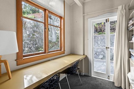 Photo of property in 43 Chaucer Road, Hospital Hill, Napier, 4110