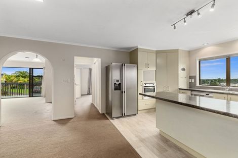 Photo of property in 16 Sumich Place, West Harbour, Auckland, 0618