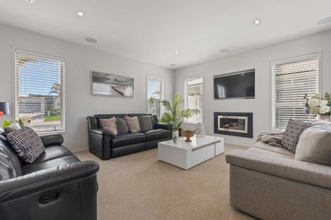 Photo of property in 42 Cassinia Close, Papamoa Beach, Papamoa, 3118