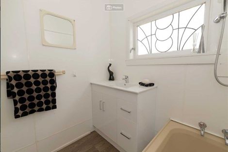 Photo of property in 1/23 Luckens Road, West Harbour, Auckland, 0618