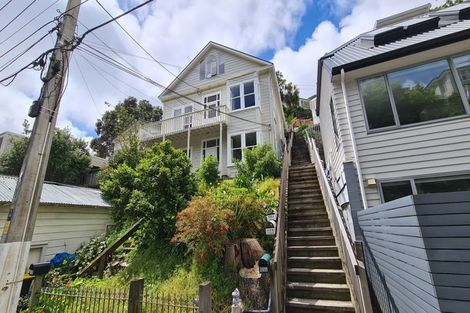 Photo of property in 123a Glenmore Street, Kelburn, Wellington, 6012