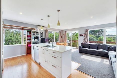Photo of property in 50 Tamahere Drive, Glenfield, Auckland, 0629