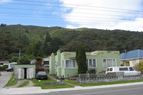 Photo of property in 122 Waikawa Road, Picton, 7220