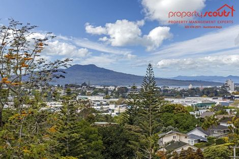 Photo of property in 2/537 Glenfield Road, Glenfield, Auckland, 0629