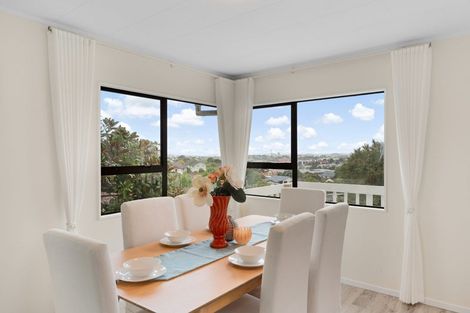 Photo of property in 2/16 Kupari Place, Totara Vale, Auckland, 0629