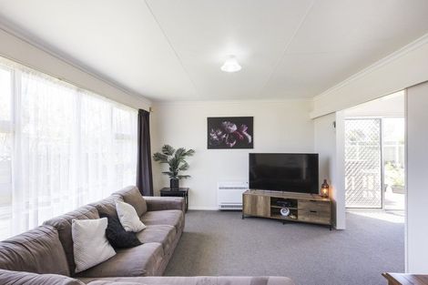 Photo of property in 17 Abraham Crescent, Milson, Palmerston North, 4414