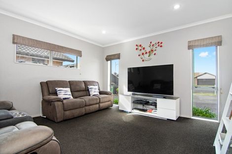 Photo of property in 9 Allgood Place, Rototuna North, Hamilton, 3210