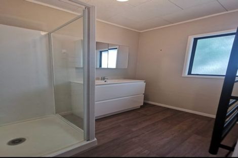 Photo of property in 9 Kupari Place, Totara Vale, Auckland, 0629