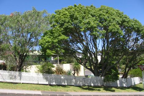 Photo of property in 1 Seon Place, Birkdale, Auckland, 0626