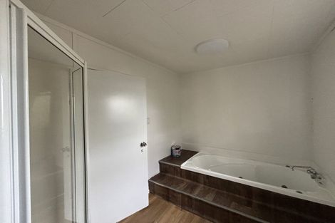 Photo of property in 104a Waimumu Road, Massey, Auckland, 0614